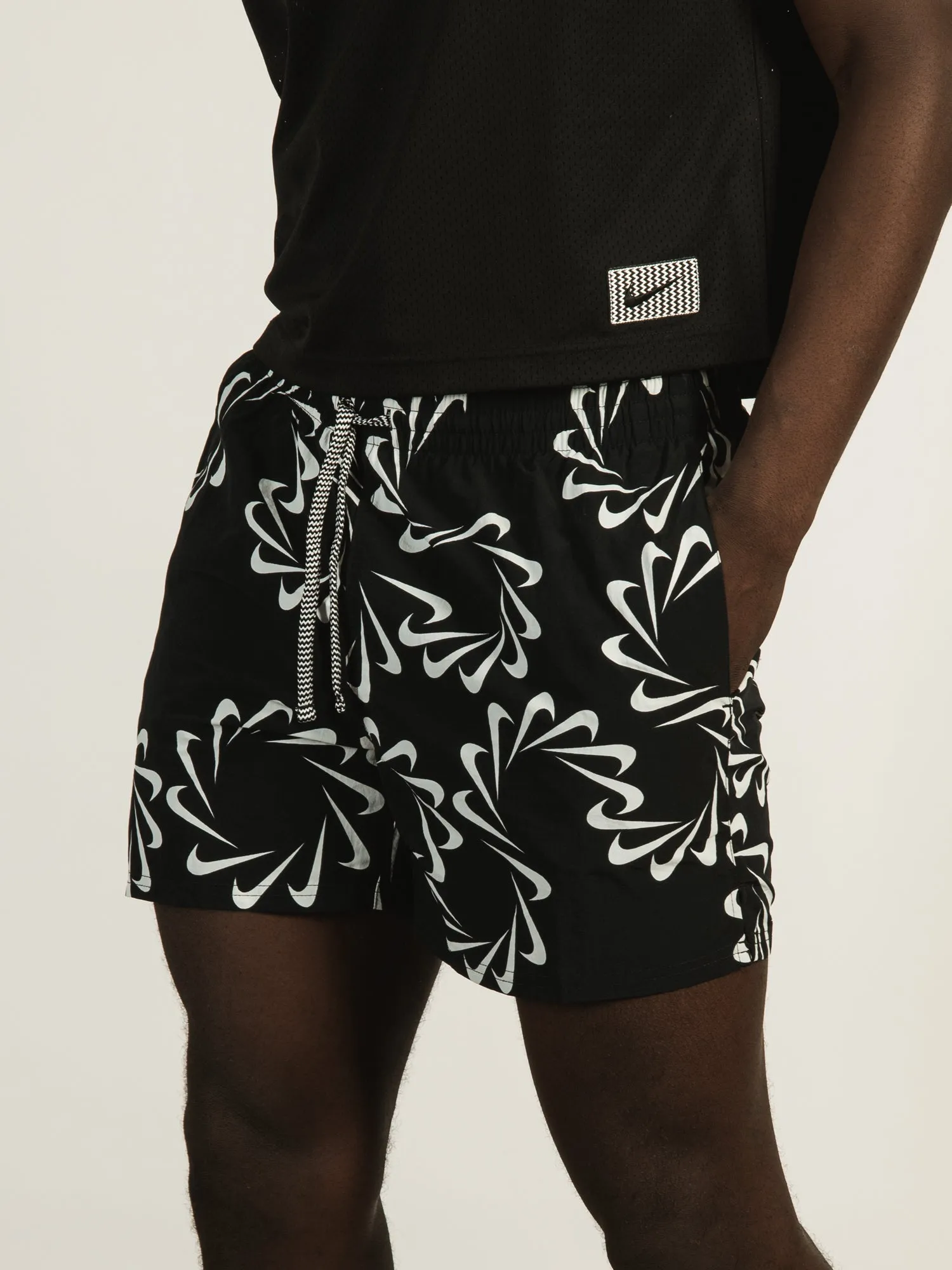 NIKE NK SWOOSH 5' LINE TRUNK  - CLEARANCE